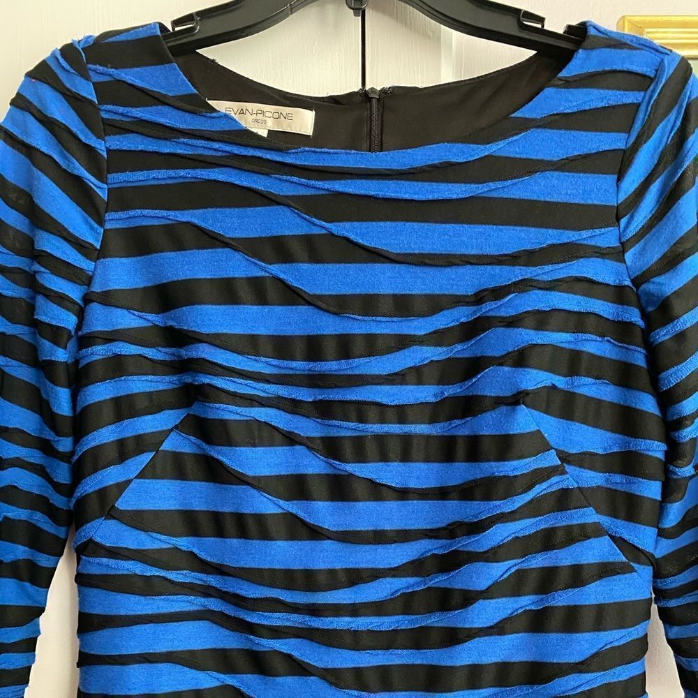 EUC Evan Picone Cobalt Blue & Black Print Dress | Size 4 | 3/4 Sheer Sleeves - Picture 4 of 10